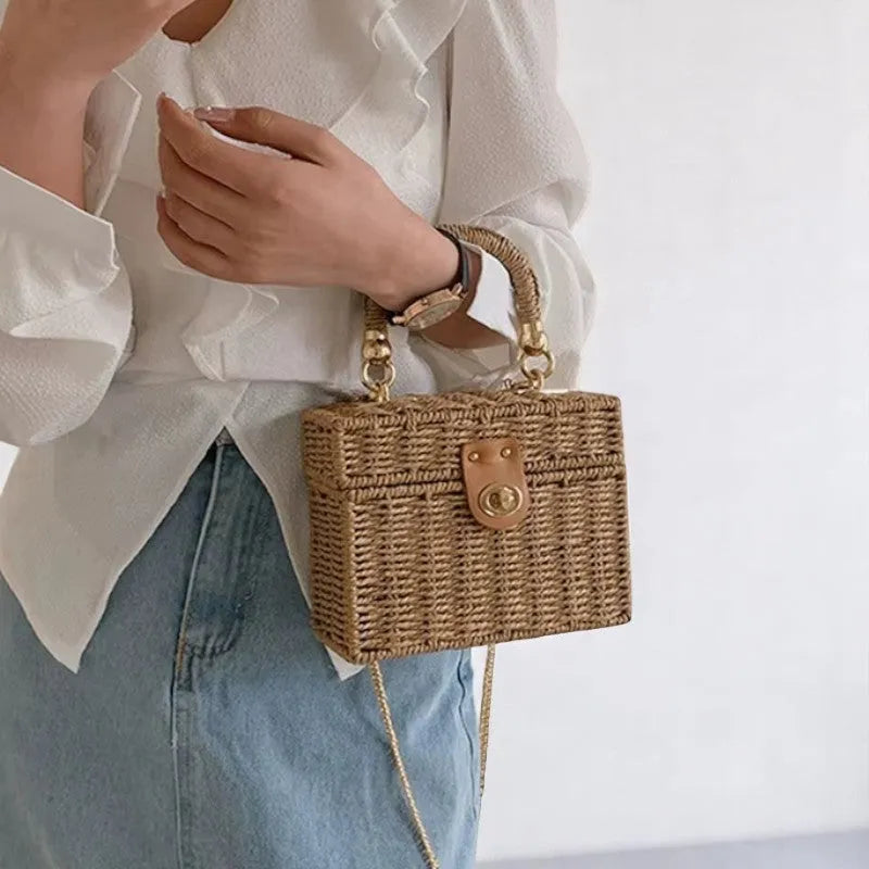 Bolso Caja de Paja con Cadena y Broche