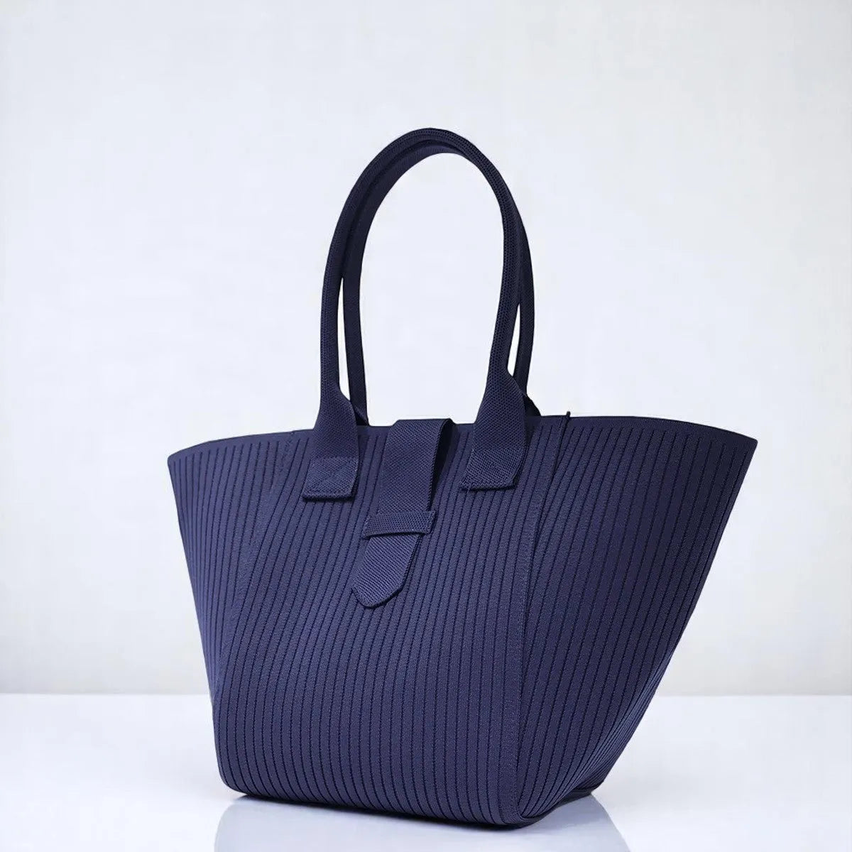 Bolso Tote Minimal Soft: Sofisticación, Versatilidad y Comodidad para Viaje