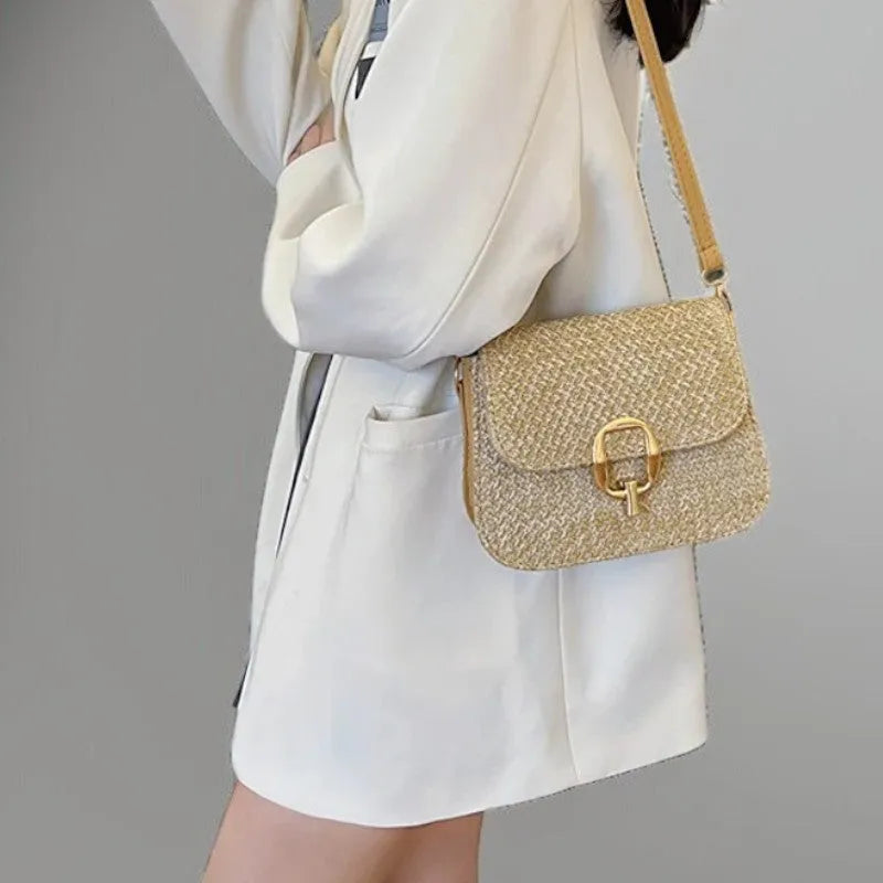 Bolso de Paja con Cierre de Broche