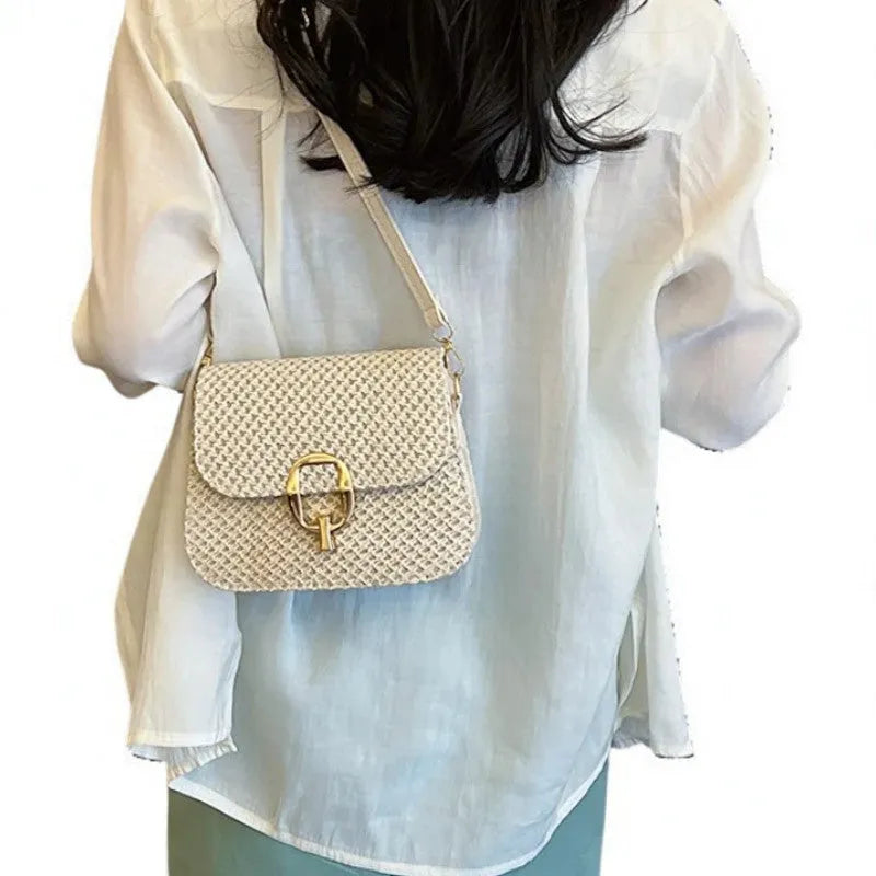 Bolso de Paja con Cierre de Broche