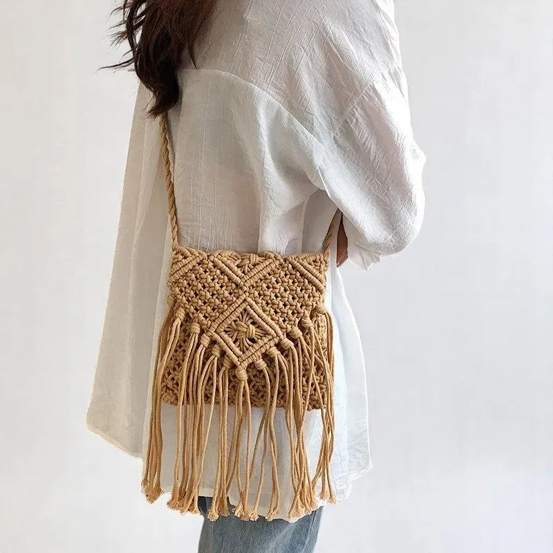 Bolso tipo bandolera de algodón tejido – Elegancia casual con diseño hollow out