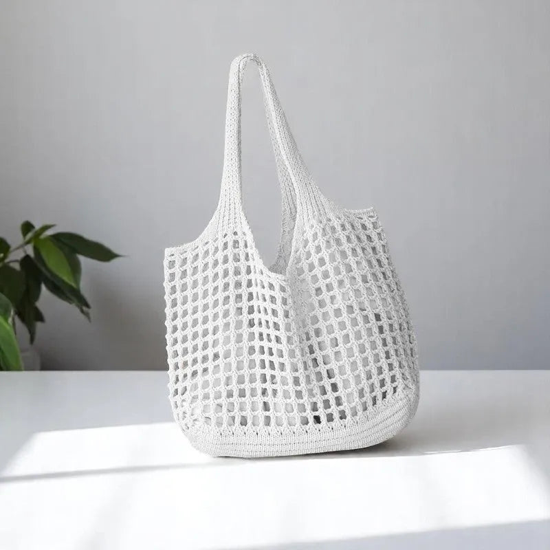 Brilla en la Playa: Bolso Tote Hollow Out