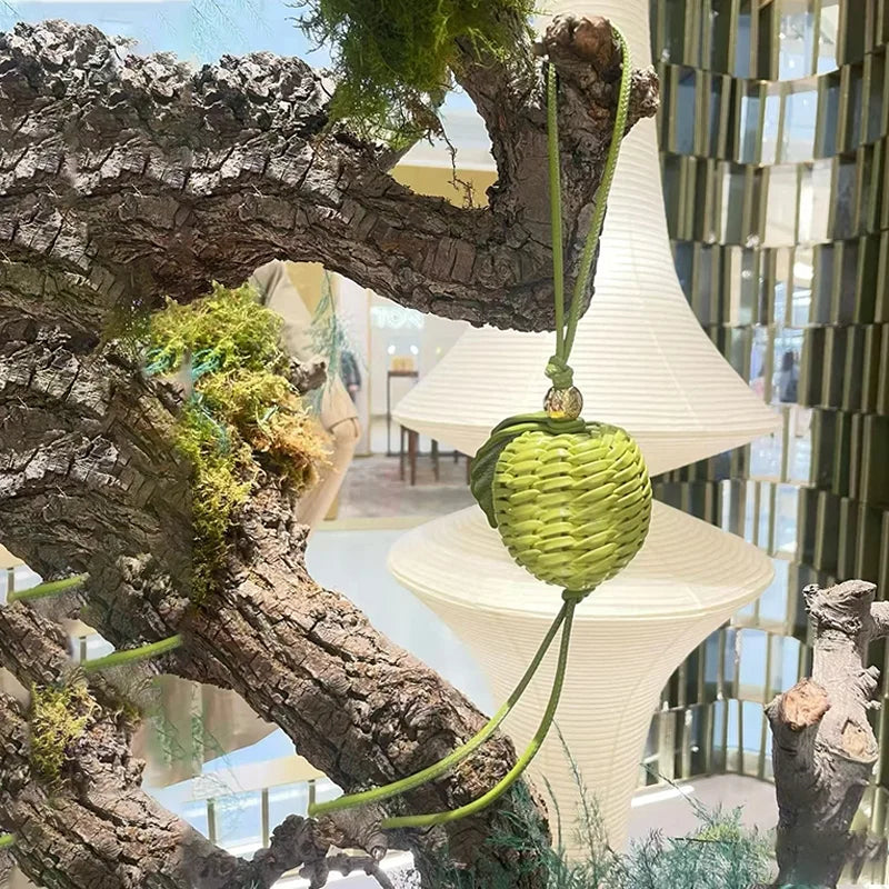 Charm de Manzana y Flor – Detalle Artesanal y Elegancia Natural para tu Bolso