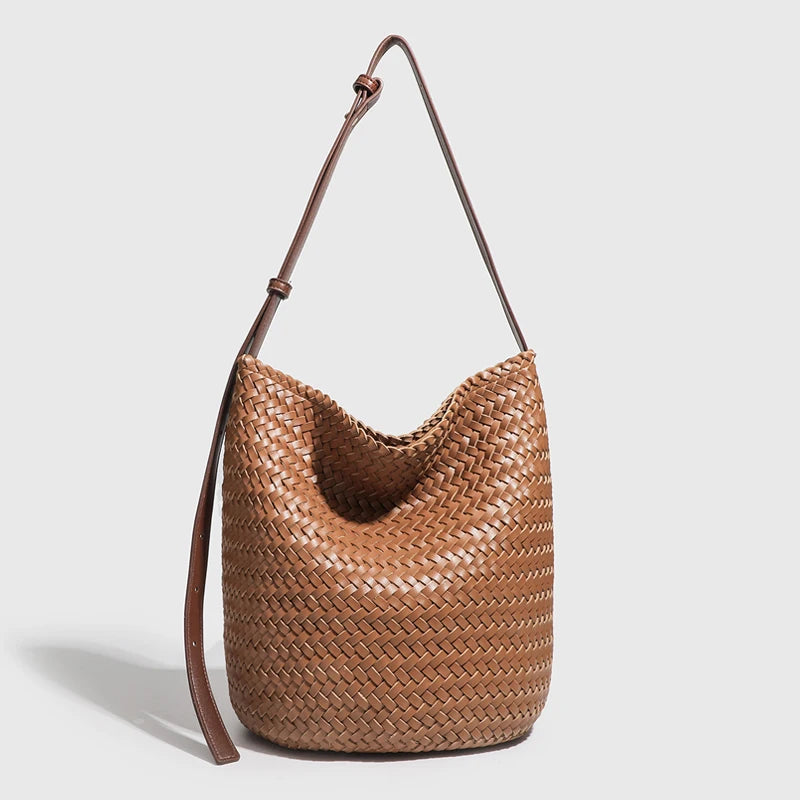 Braided Rattan Bucket Bag – Vintage Artisan Design and Natural Luxury