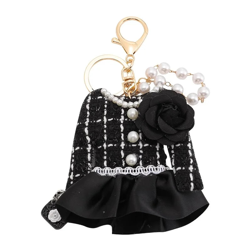 Charm de Vestido Elegante para Bolso – Estilo Sofisticado y Detalle Femenino