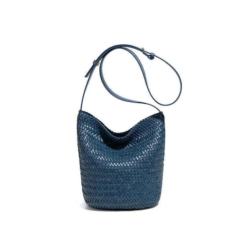 Braided Rattan Bucket Bag – Vintage Artisan Design and Natural Luxury