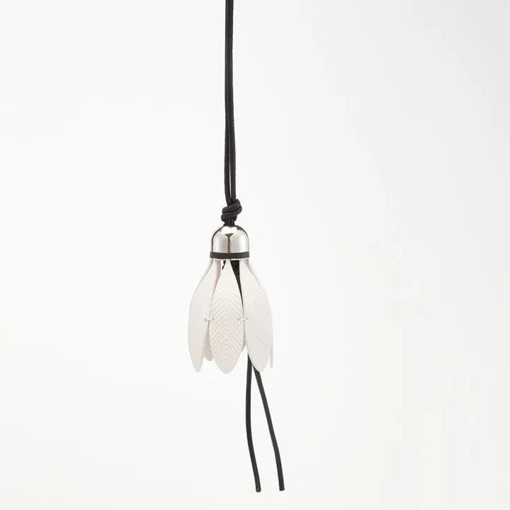 Charm de Flor Tulipán Blanco – Elegancia Natural y Detalle Sofisticado