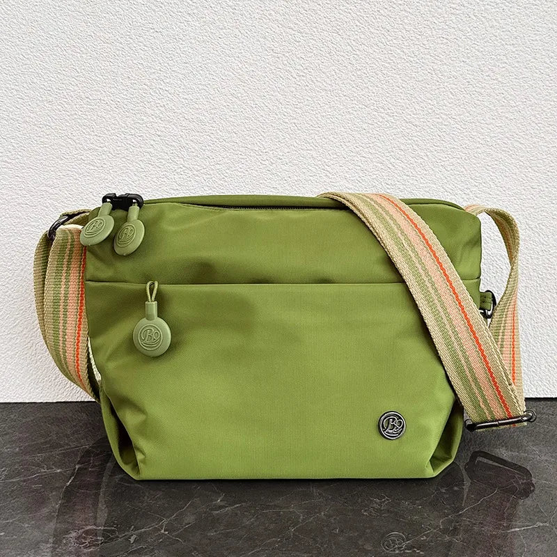Bolso Barrel Bandolera de Nylon Ultraligero – Diseño Casual y Antirrobo