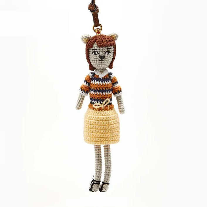 Charm en Forma de Flor con Flecos de Cuero – Elegancia Artesanal y Estilo Sofisticado