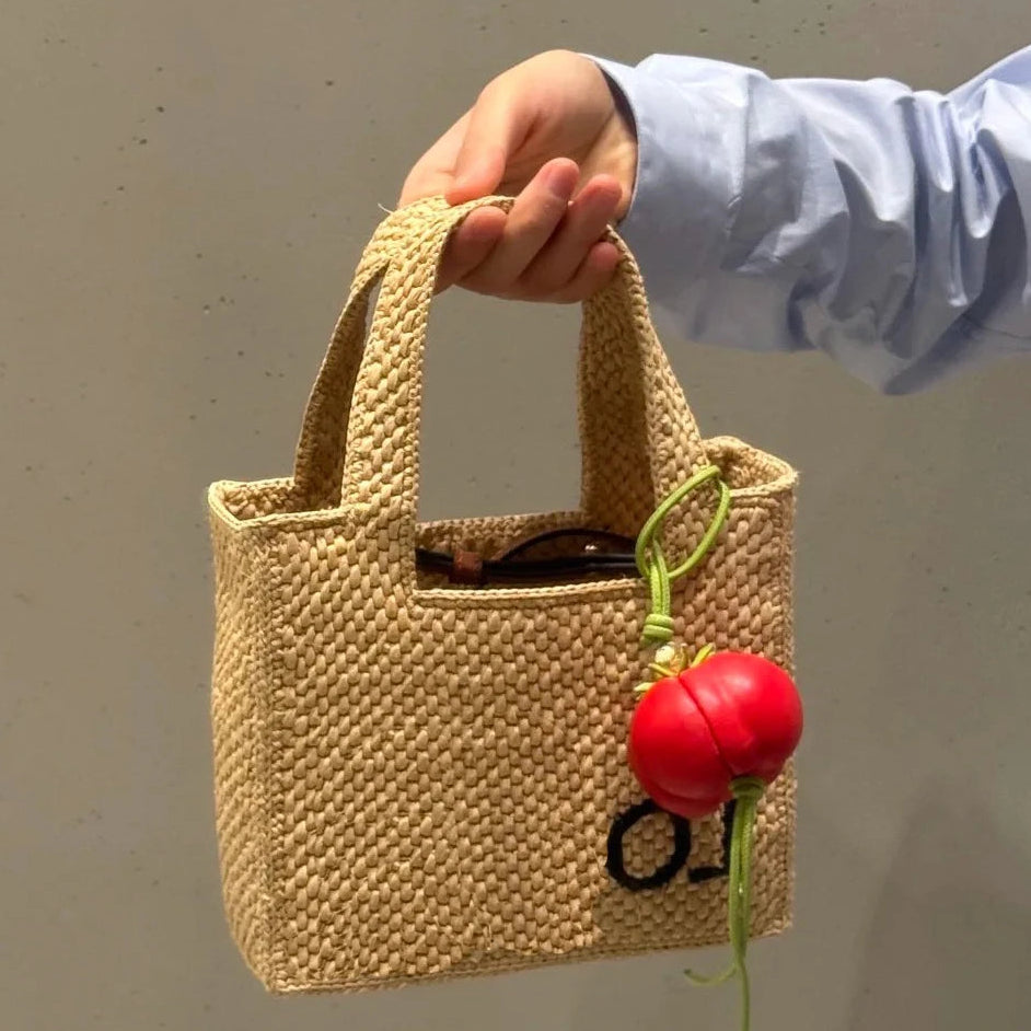 Charm en Forma de Tomate – Toque Divertido y Sofisticado para tu Bolso