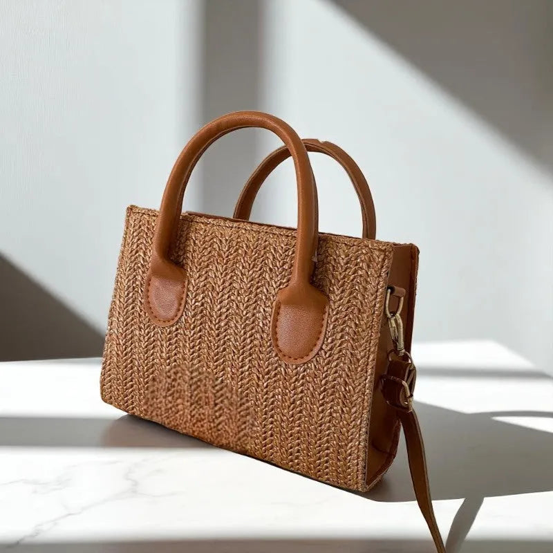 Bandolera de Paja Tejida con Diseño Calado — Estilo Natural y Elegancia