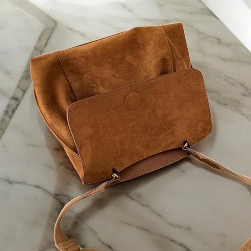 Bolso Bandolera con Solapa de Gamuza