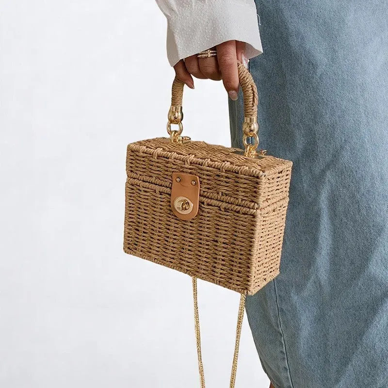 Bolso Caja de Paja con Cadena y Broche