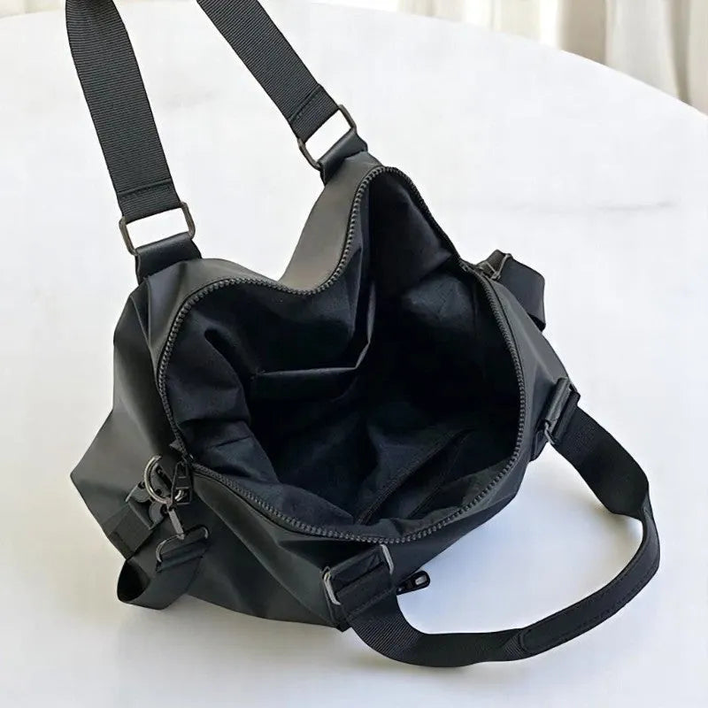 Bolso Deportivo y de Viaje de Nylon para Mujer: Espacioso, Elegante y Versátil