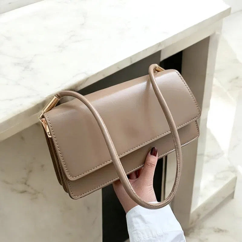 Bolso Tote Bag con Solapa Elegante