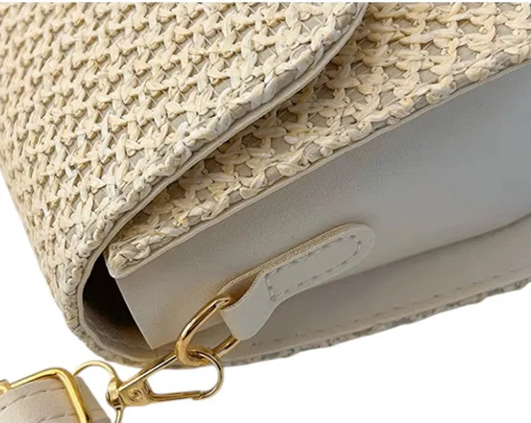 Bolso de Paja con Cierre de Broche