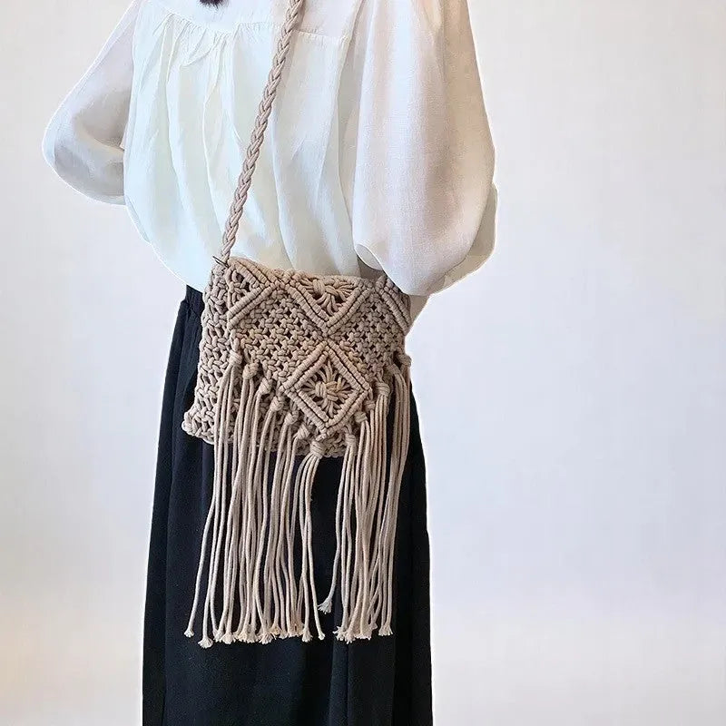 Bolso tipo bandolera de algodón tejido – Elegancia casual con diseño hollow out