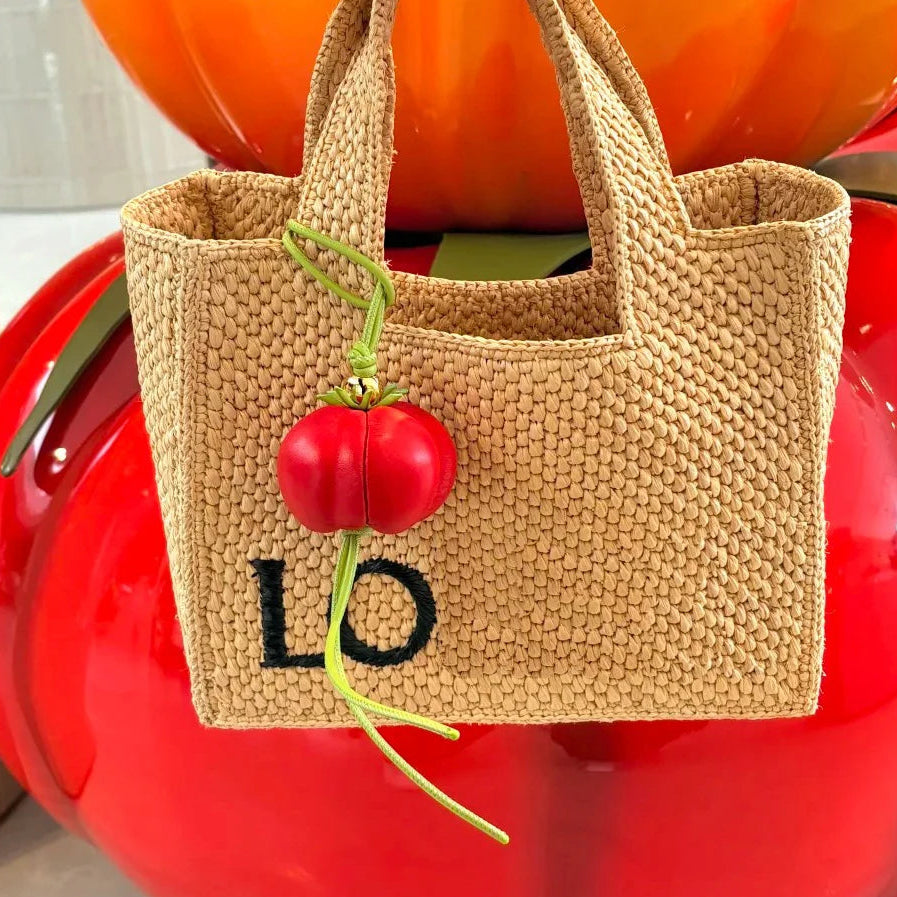Charm en Forma de Tomate – Toque Divertido y Sofisticado para tu Bolso
