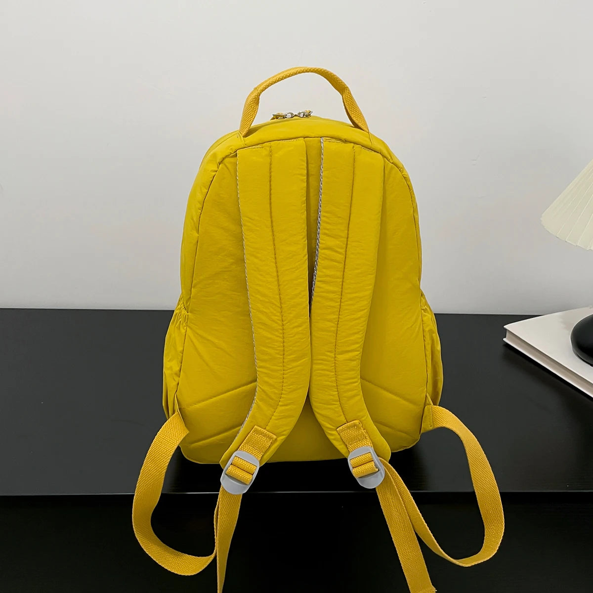 Mochila Casual de Nylon Ligera – Comodidad y Estilo Diario