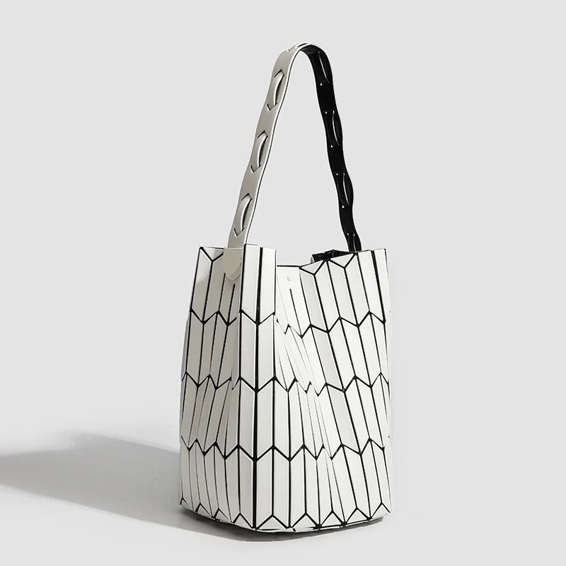 Bolso Bucket Geométrico PVC – Diseño Niche Moderno y Versátil