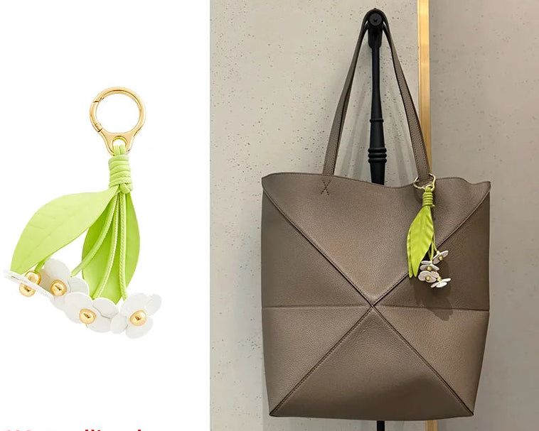 Charm de Flores – Toque Femenino y Sofisticado para tu Bolso