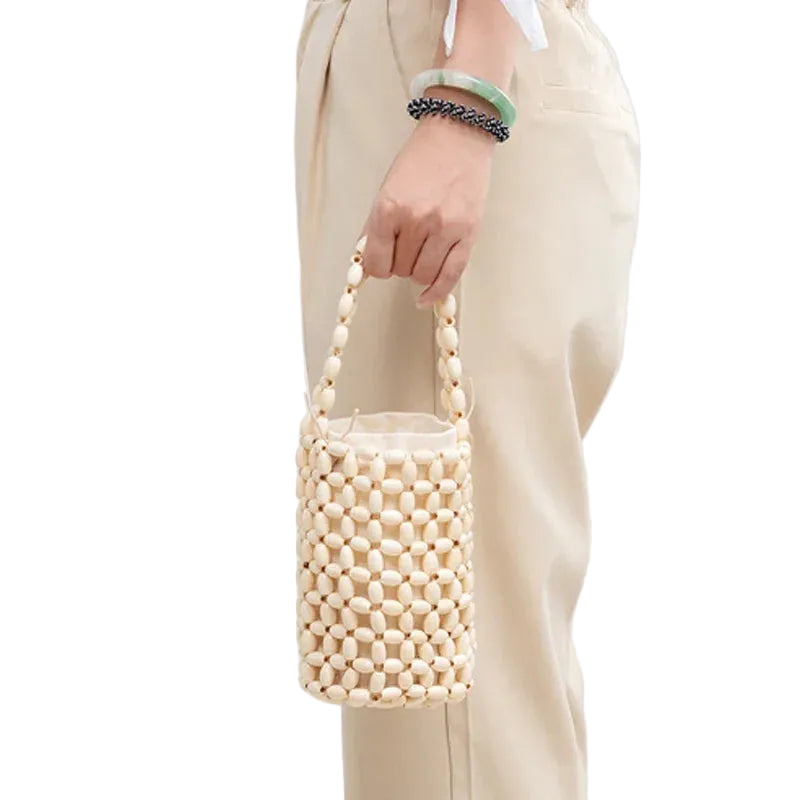 Bolso Bucket de Cuentas Blancas – Elegancia Artesanal y Diseño Minimalista Chic