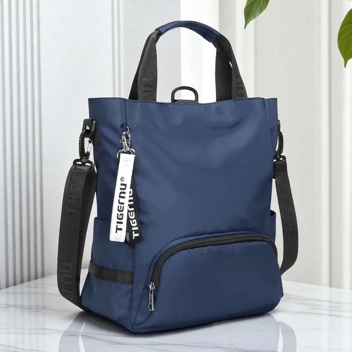 Mochila Fashion de Nylon Ligera – Estilo y Versatilidad para tu Día